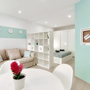  Apartment Hostini Como- Downtown Italy