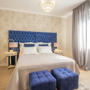 Crys: Apartments, Holiday, Business, Blu Verona