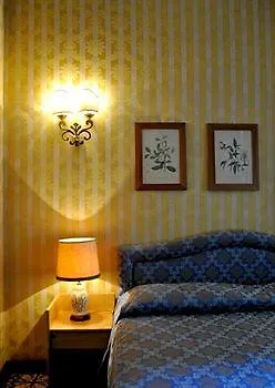 Verona House Aparthotel 4*,