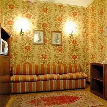 Verona House Aparthotel 4*,