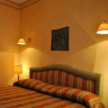 Verona House Aparthotel 4*,  Italia